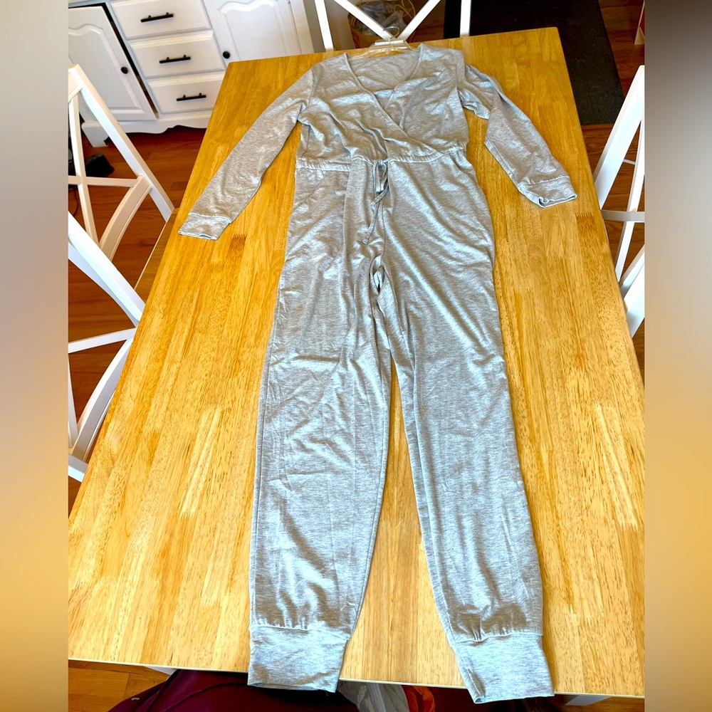 (💙 $7 when you bundle) Grey Jumper - Size M, never worn
